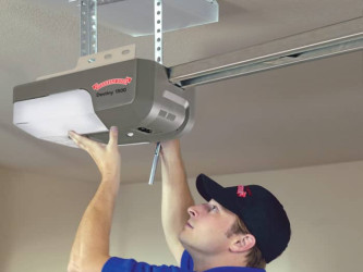 Garažna vrata popravak ili zamjena motora za garažna vrata